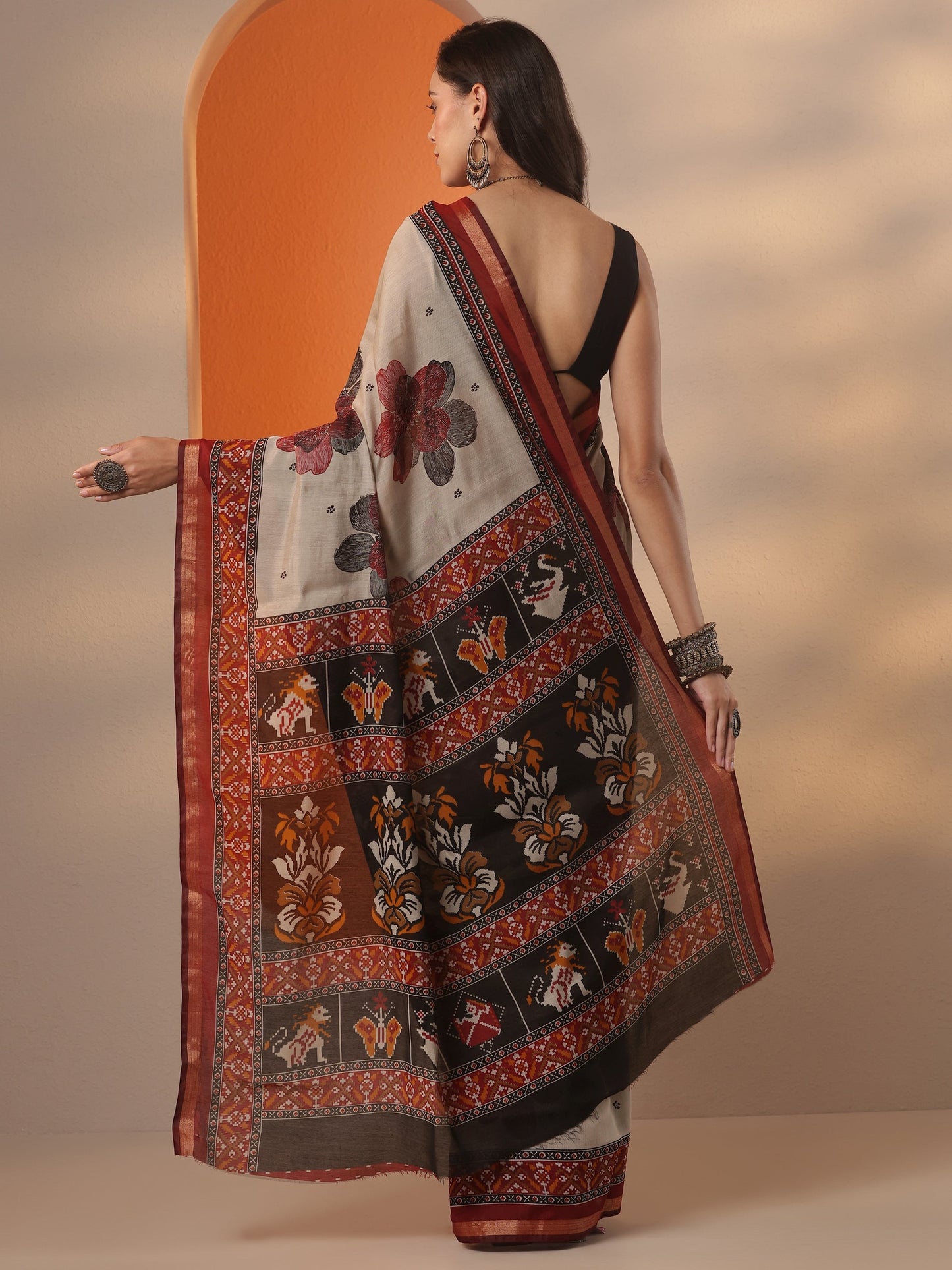 Grey Printed Silk Blend Saree With Unstitched Blouse Piece