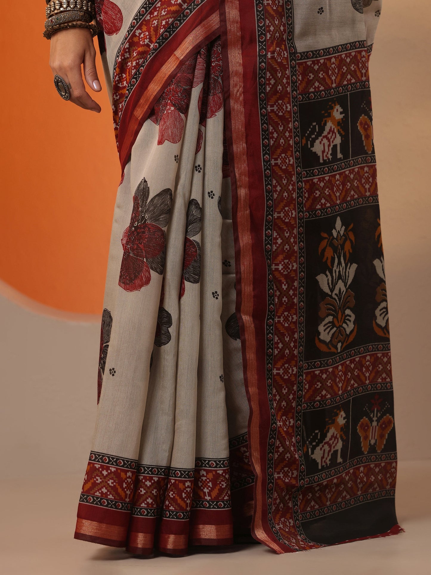 Grey Printed Silk Blend Saree With Unstitched Blouse Piece