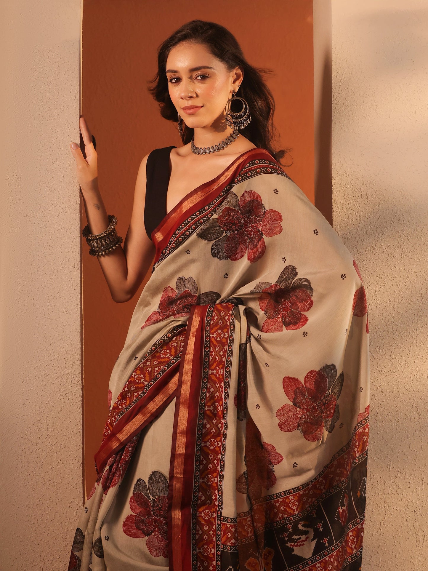 Grey Printed Silk Blend Saree With Unstitched Blouse Piece