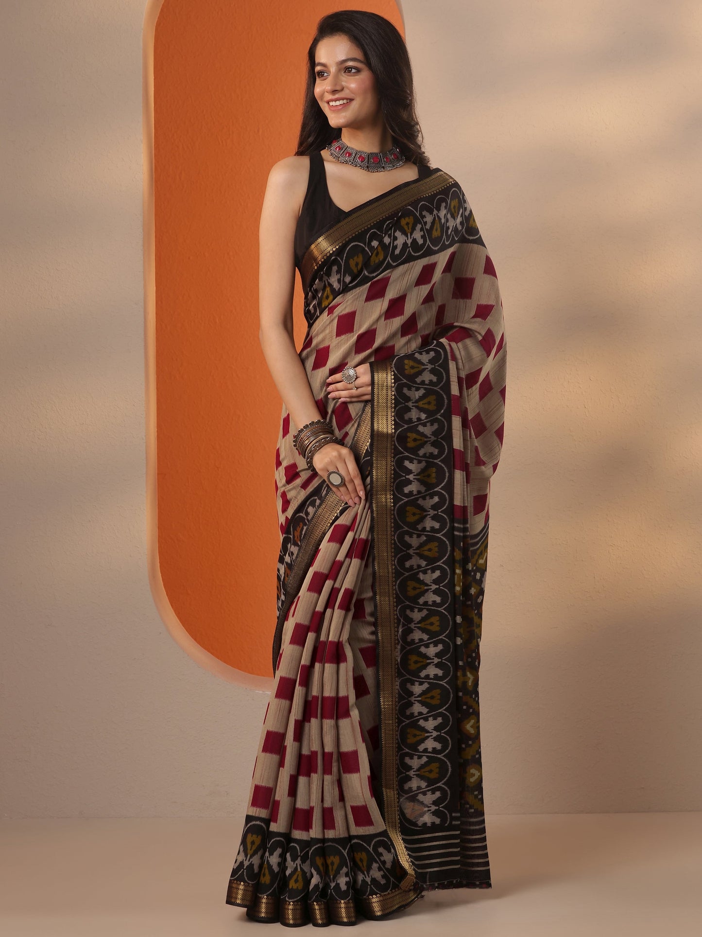 Beige Printed Silk Blend Saree With Unstitched Blouse Piece