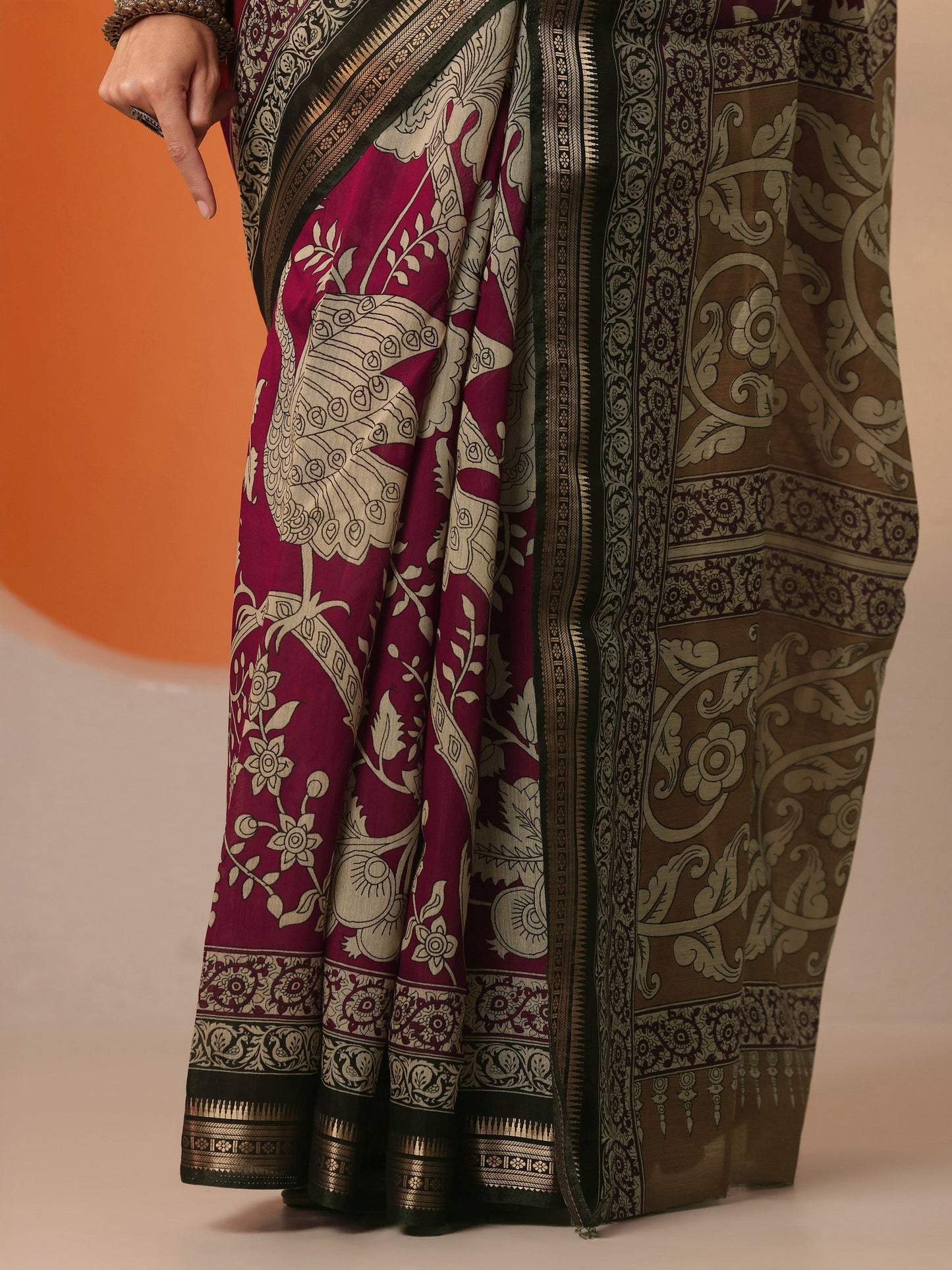 Maroon Printed Silk Blend Saree With Unstitched Blouse Piece