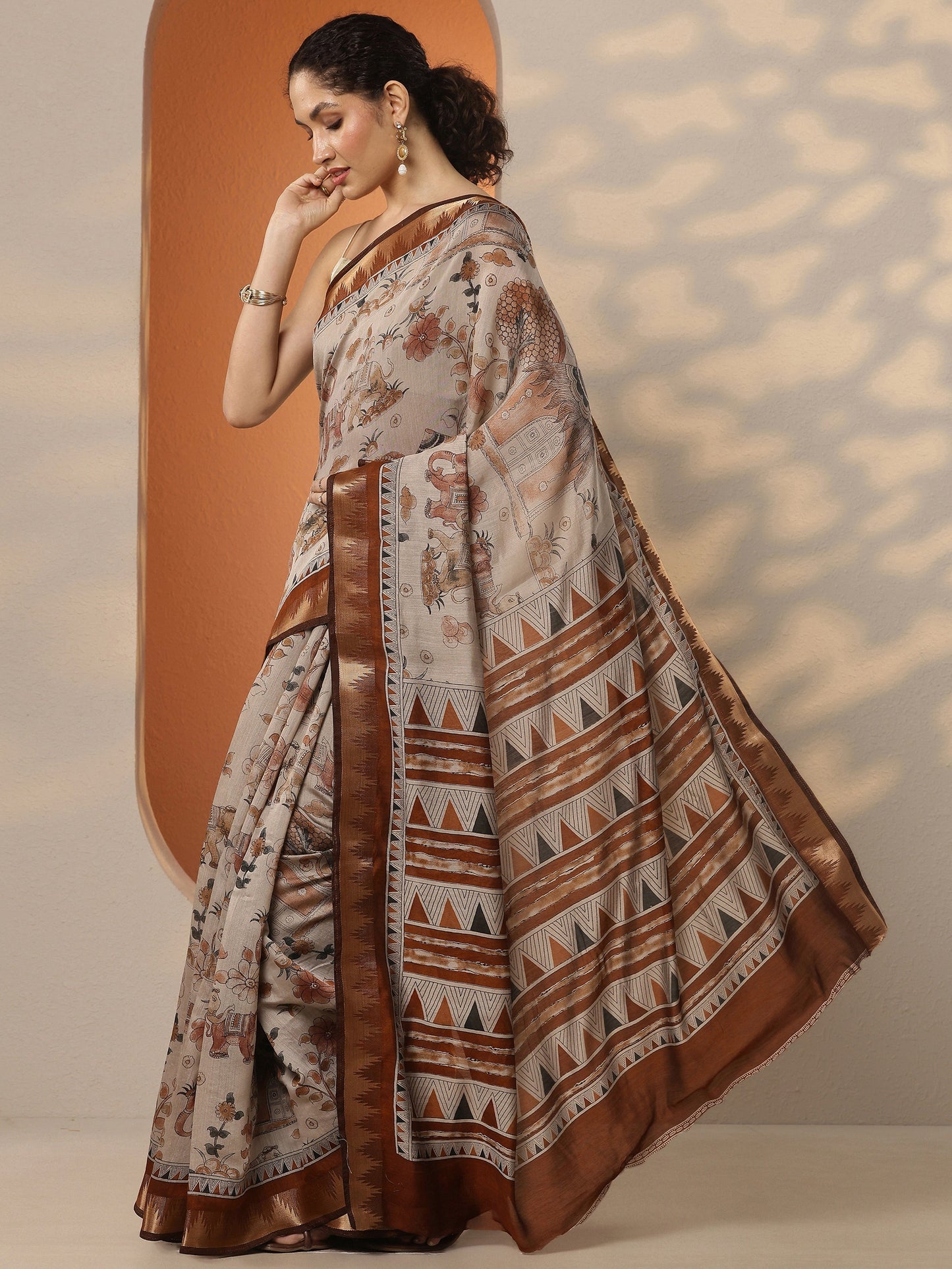 Beige Printed Silk Blend Saree With Unstitched Blouse Piece