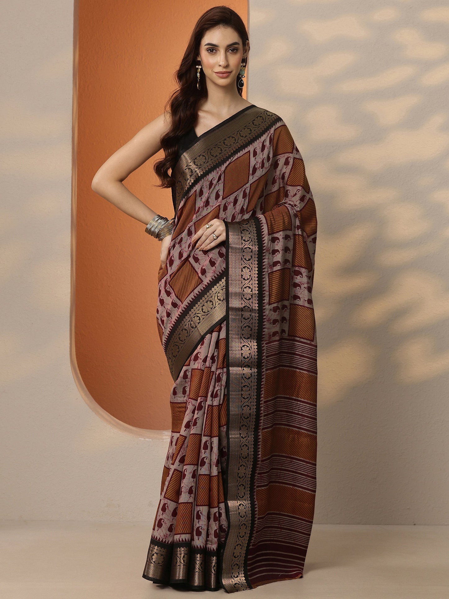 Grey Printed Silk Blend Saree With Unstitched Blouse Piece