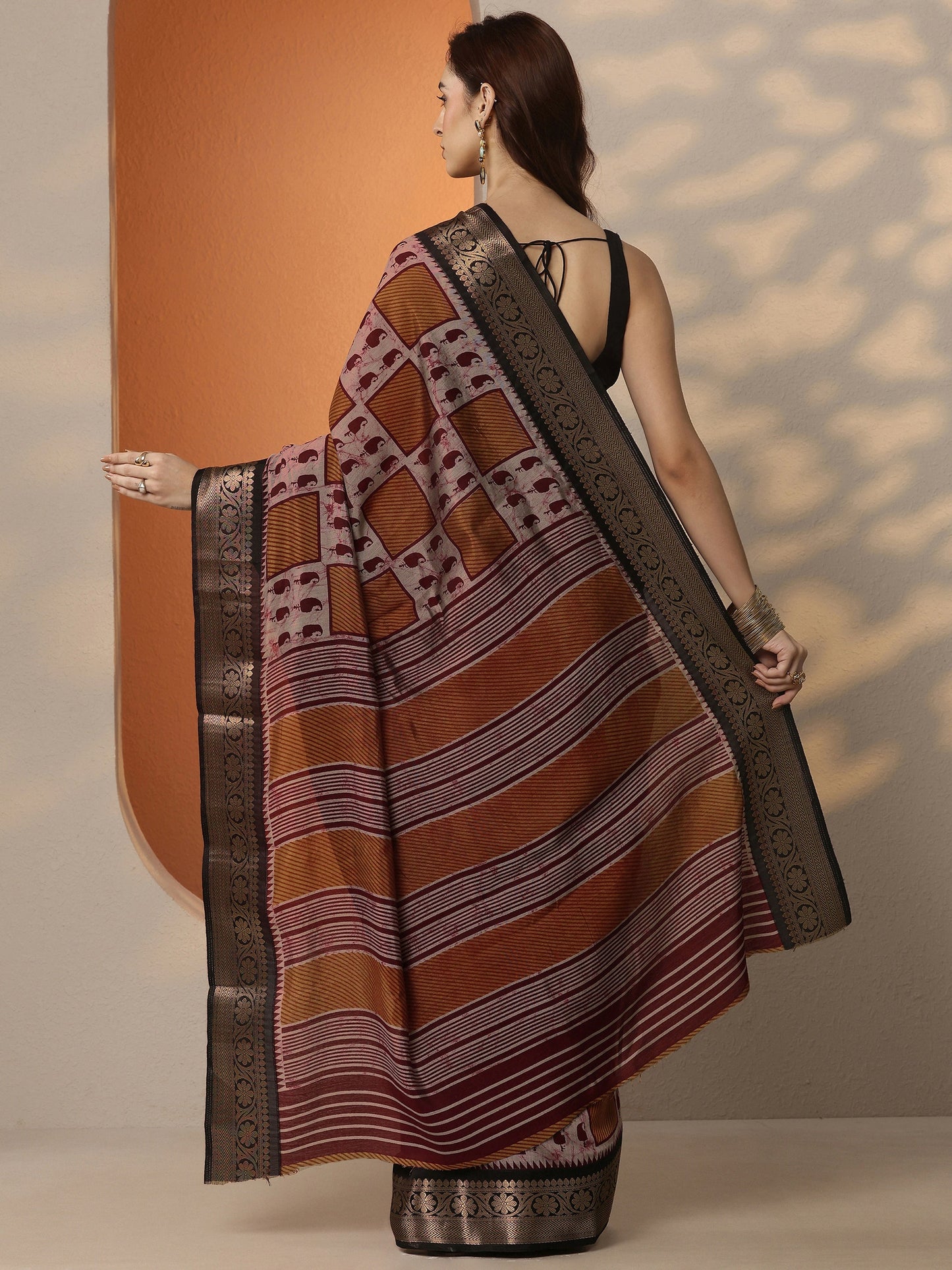Grey Printed Silk Blend Saree With Unstitched Blouse Piece