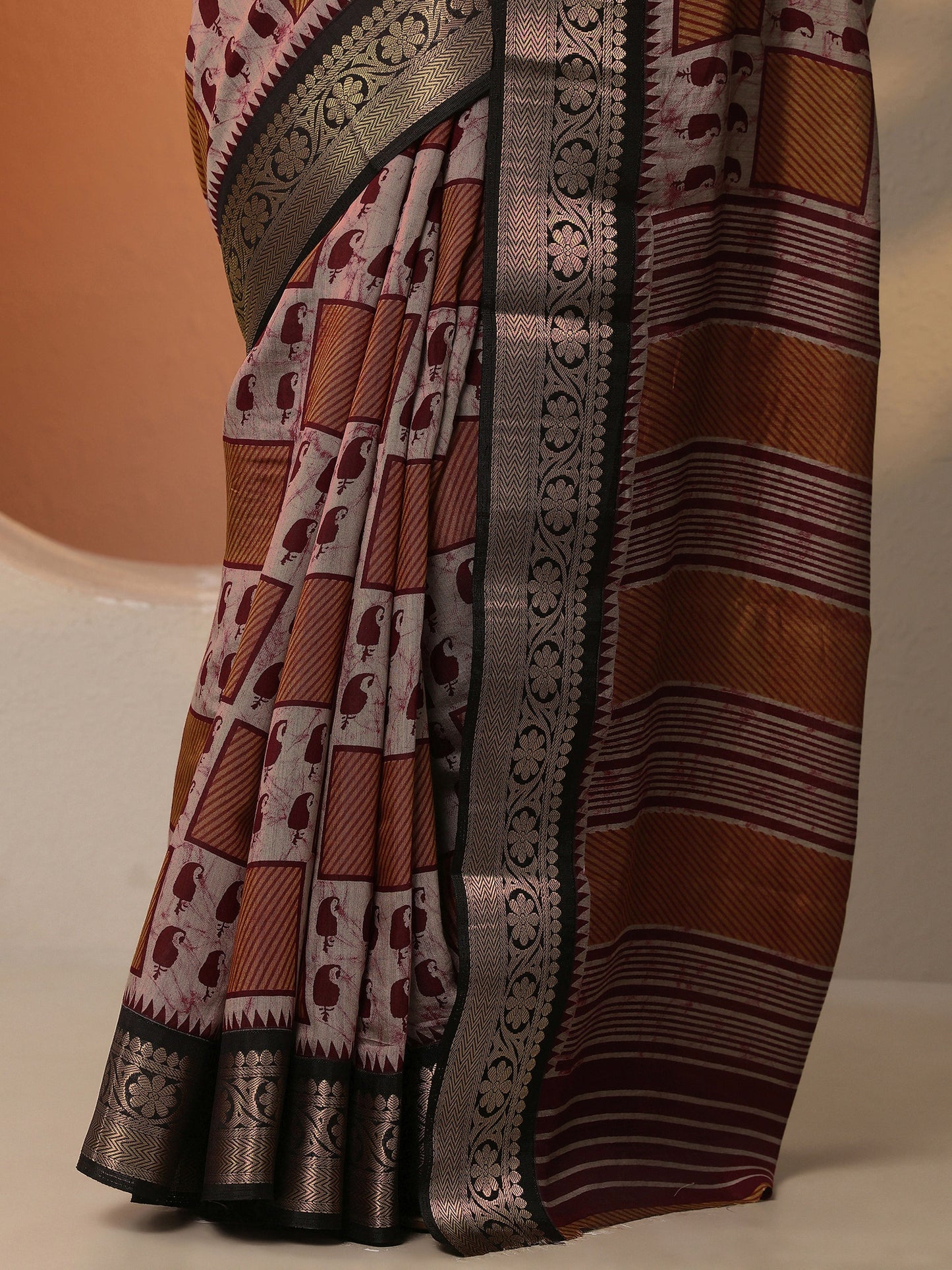 Grey Printed Silk Blend Saree With Unstitched Blouse Piece