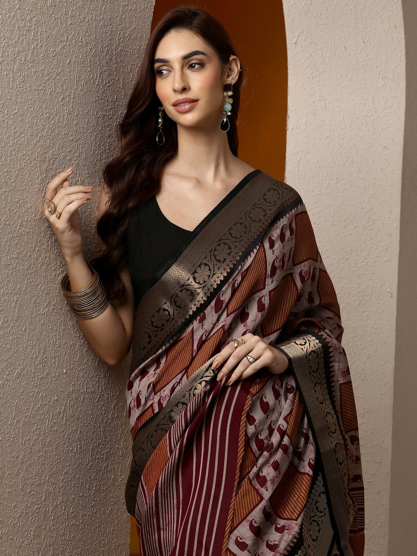 Grey Printed Silk Blend Saree With Unstitched Blouse Piece