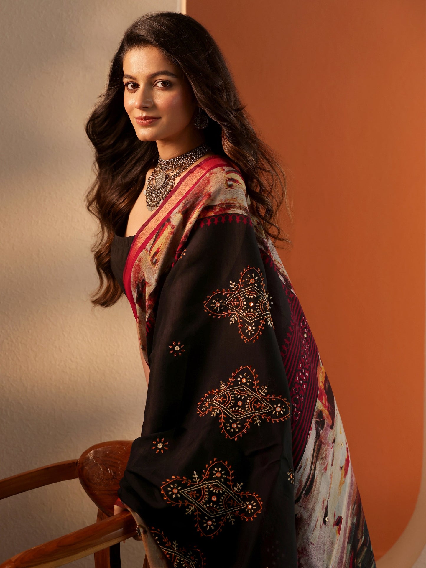 Black Printed Silk Blend Saree With Unstitched Blouse Piece