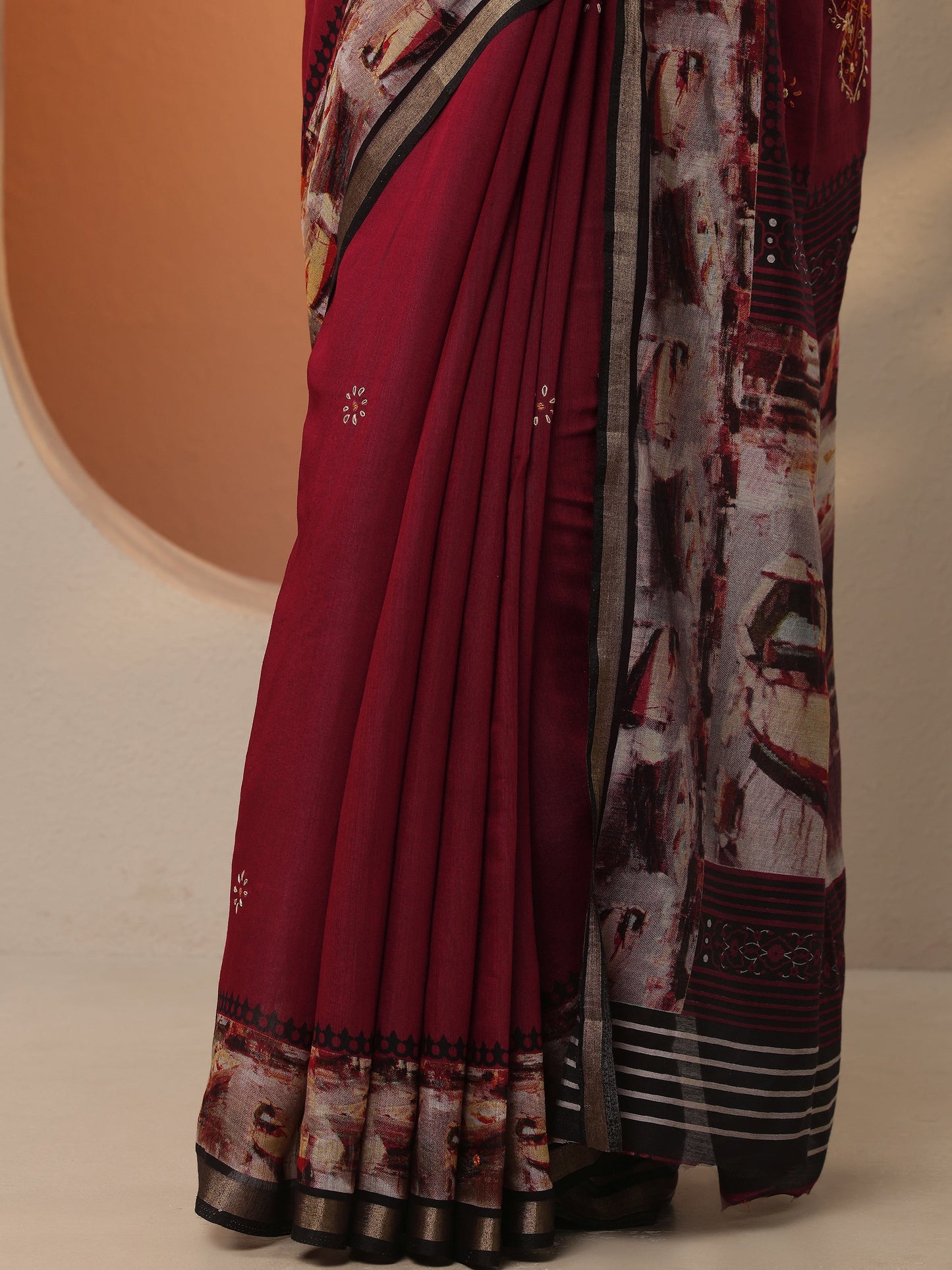 Maroon Printed Silk Blend Saree With Unstitched Blouse Piece
