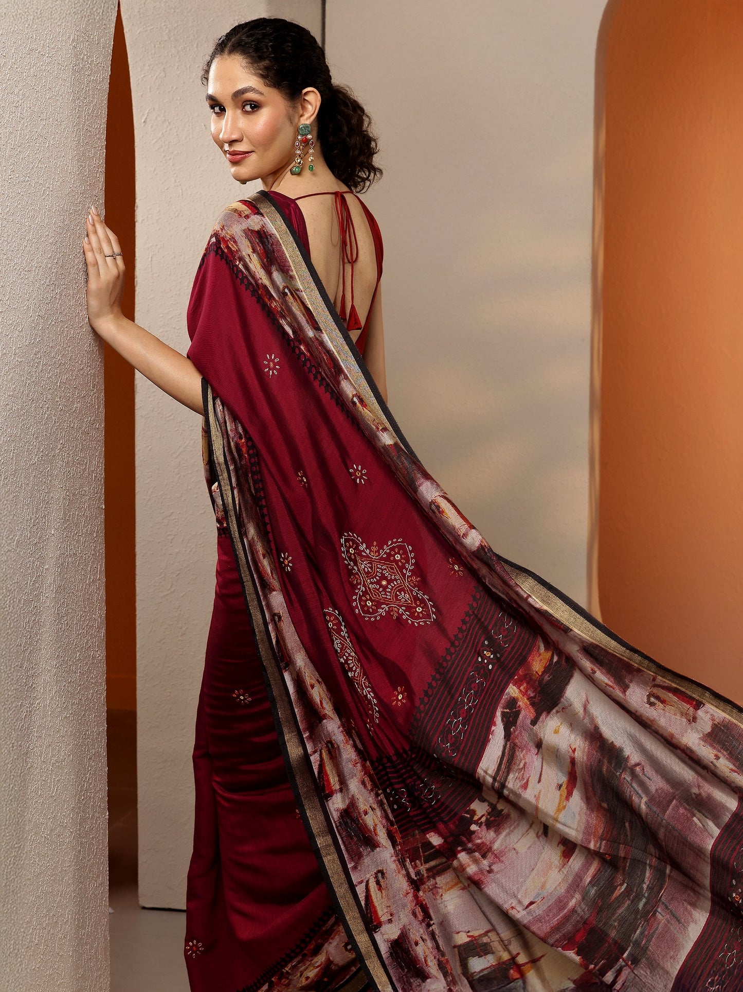 Maroon Printed Silk Blend Saree With Unstitched Blouse Piece