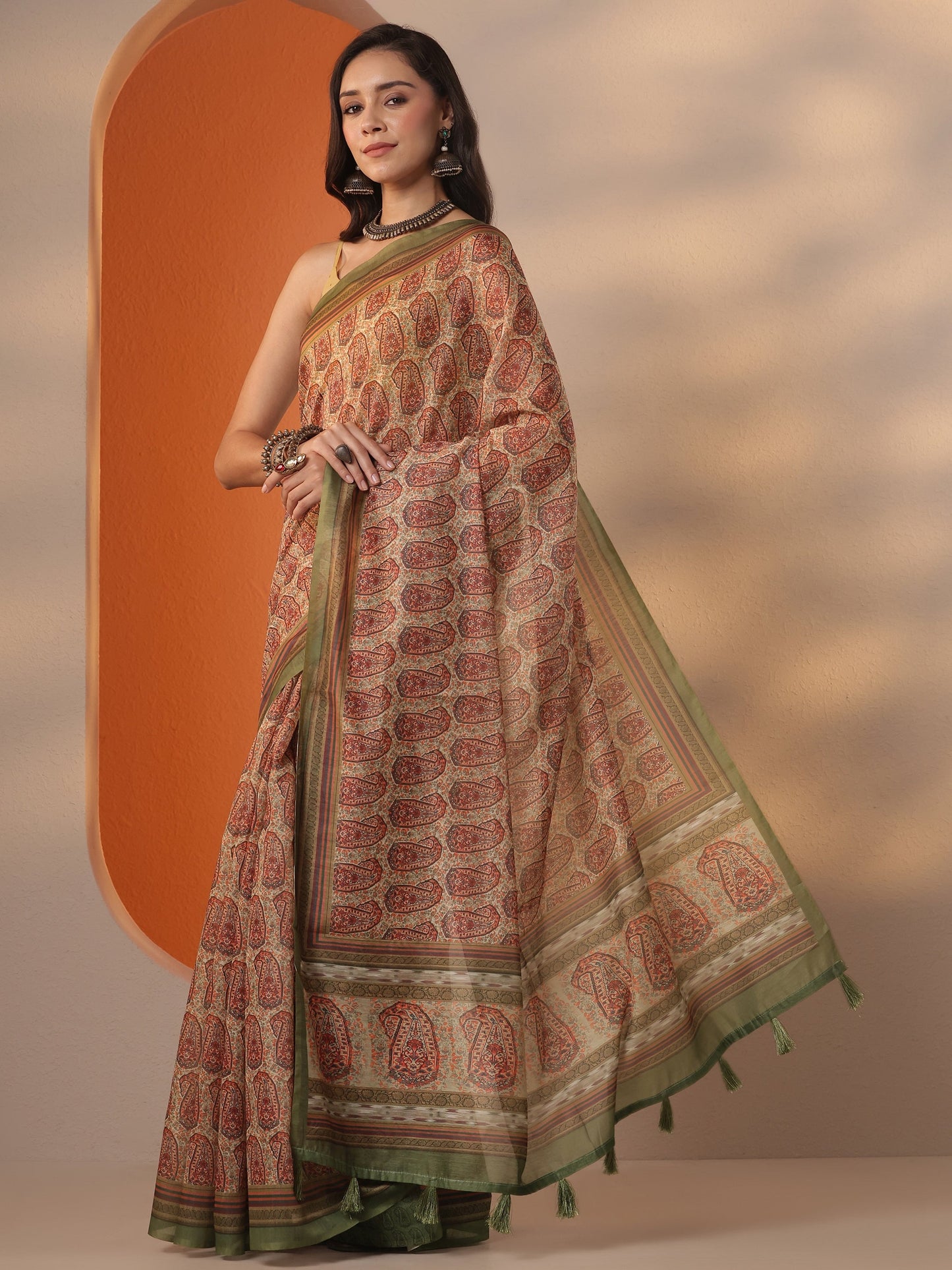 Green Printed Silk Blend Saree With Unstitched Blouse Piece