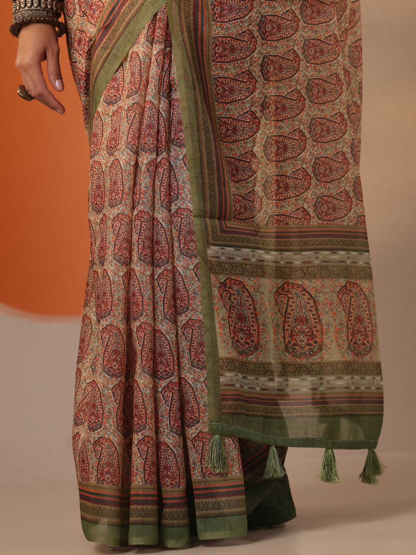 Green Printed Silk Blend Saree With Unstitched Blouse Piece