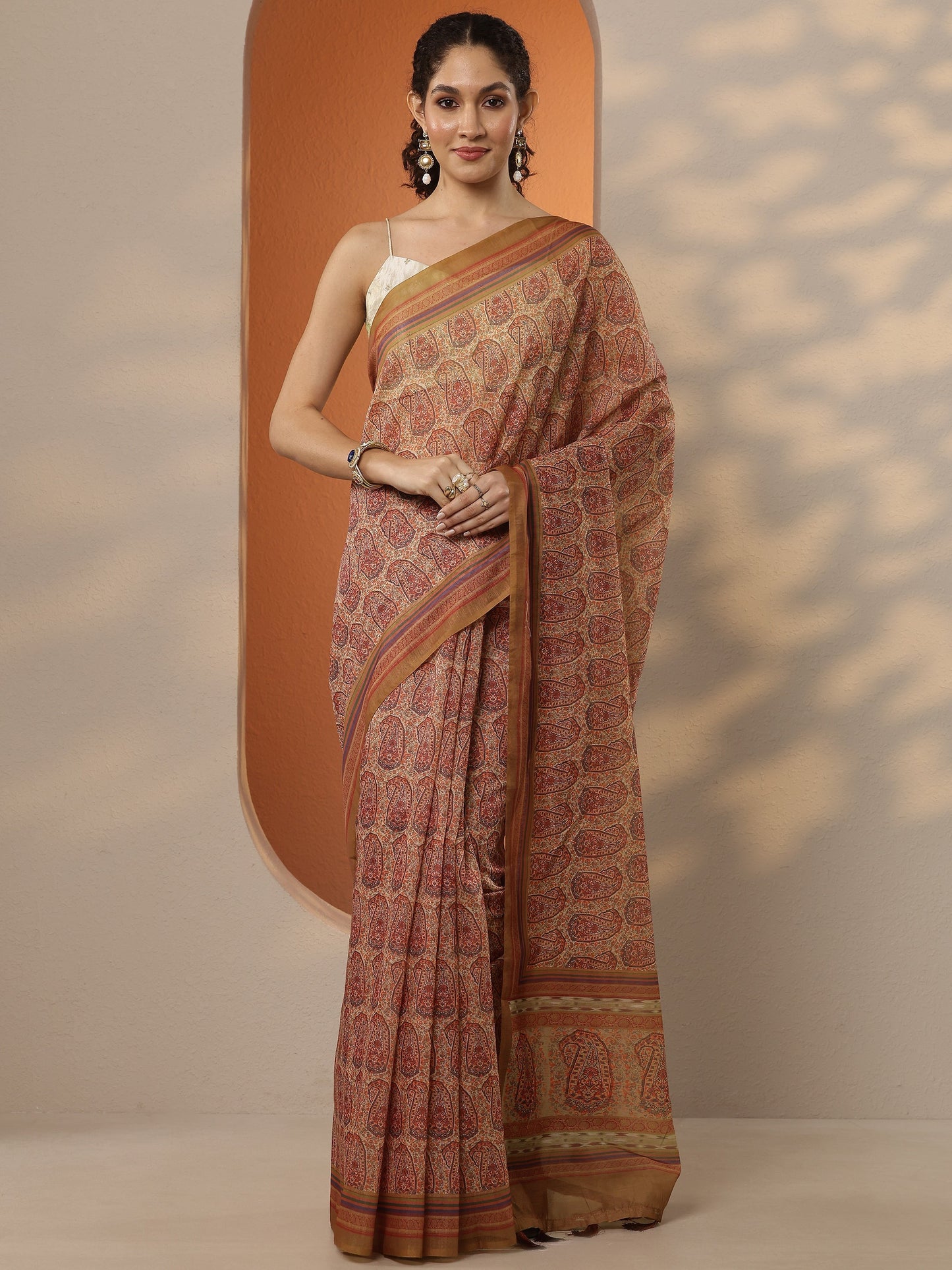 Brown Printed Silk Blend Saree With Unstitched Blouse Piece