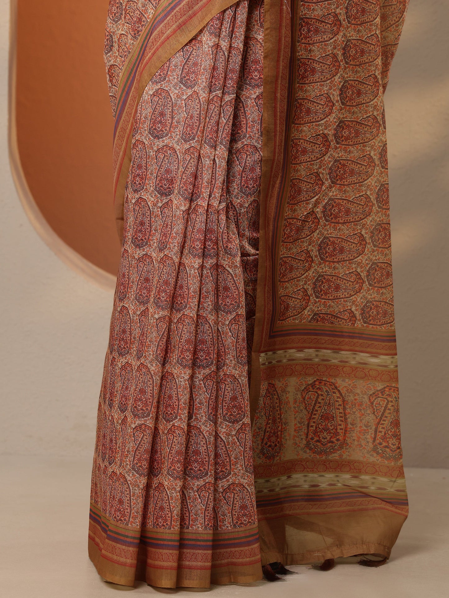 Brown Printed Silk Blend Saree With Unstitched Blouse Piece