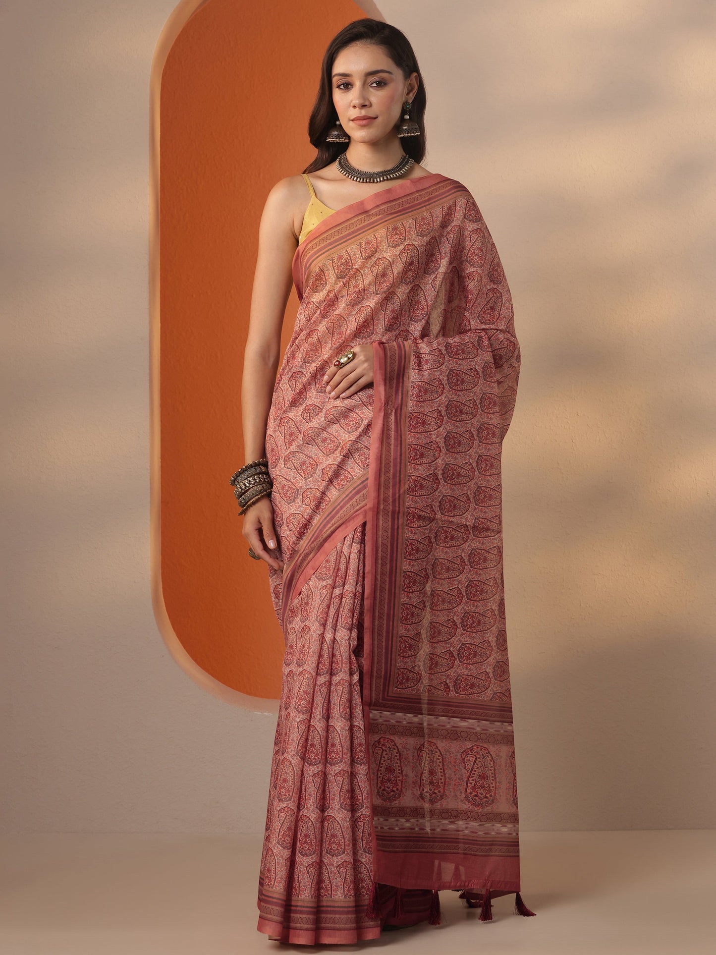 Brown Printed Silk Blend Saree With Unstitched Blouse Piece