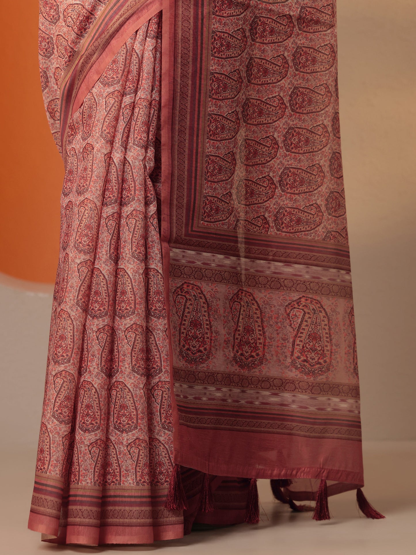 Brown Printed Silk Blend Saree With Unstitched Blouse Piece