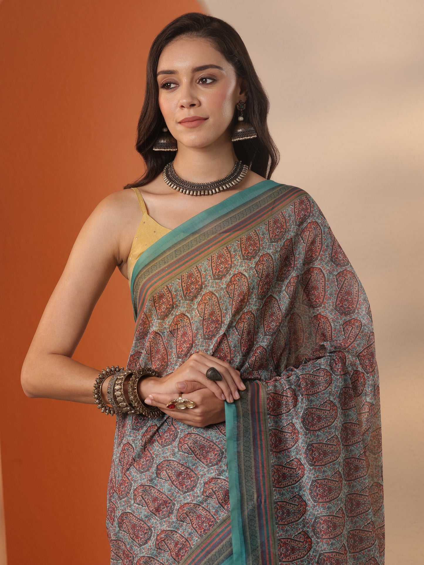Teal Printed Silk Blend Saree With Unstitched Blouse Piece
