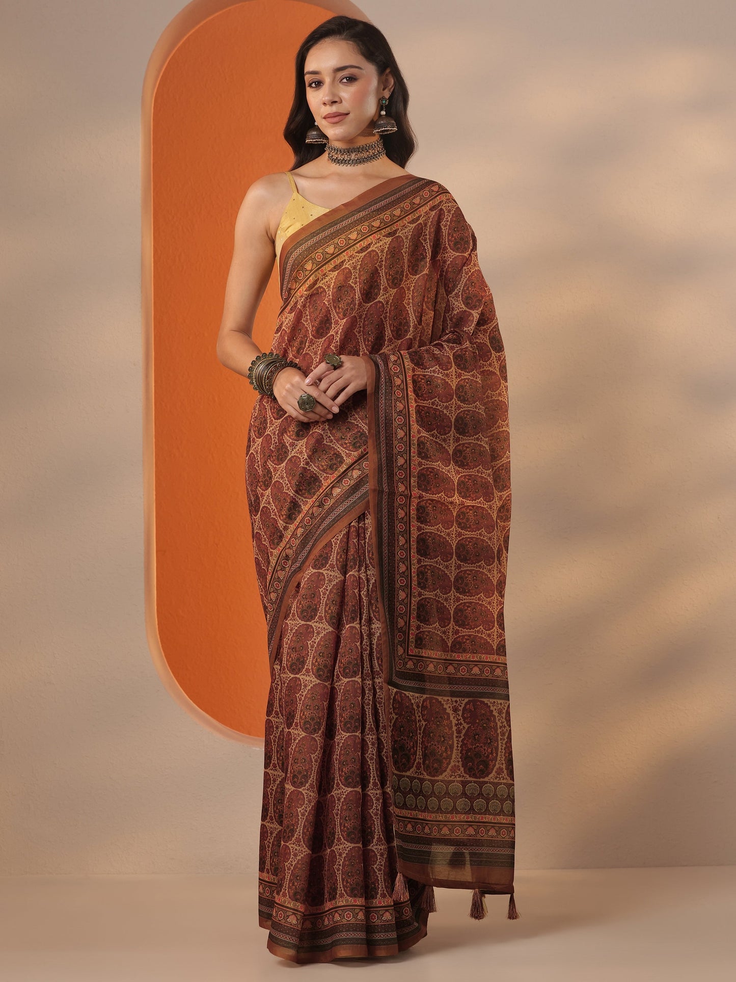 Brown Printed Silk Blend Saree With Unstitched Blouse Piece