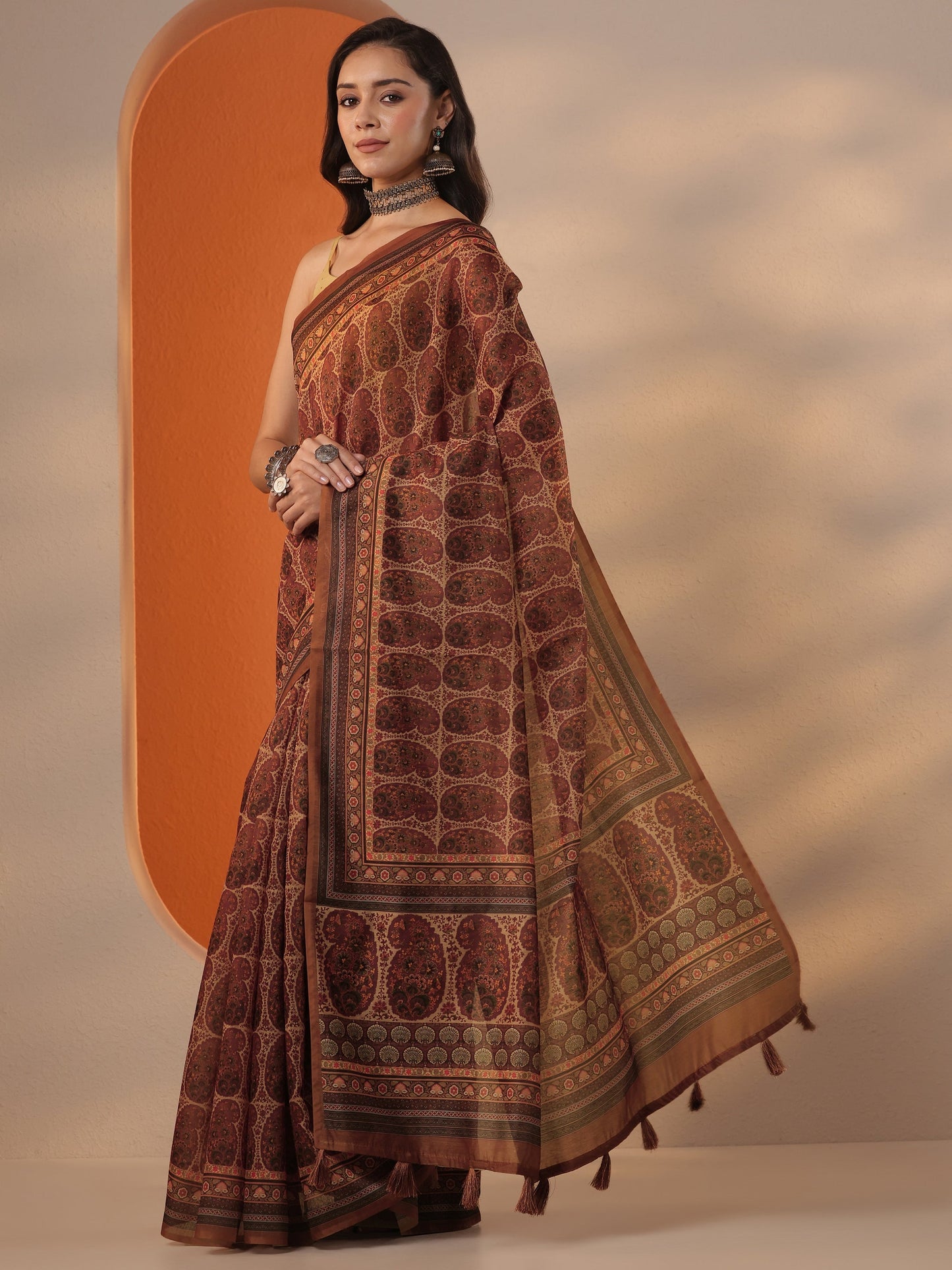 Brown Printed Silk Blend Saree With Unstitched Blouse Piece