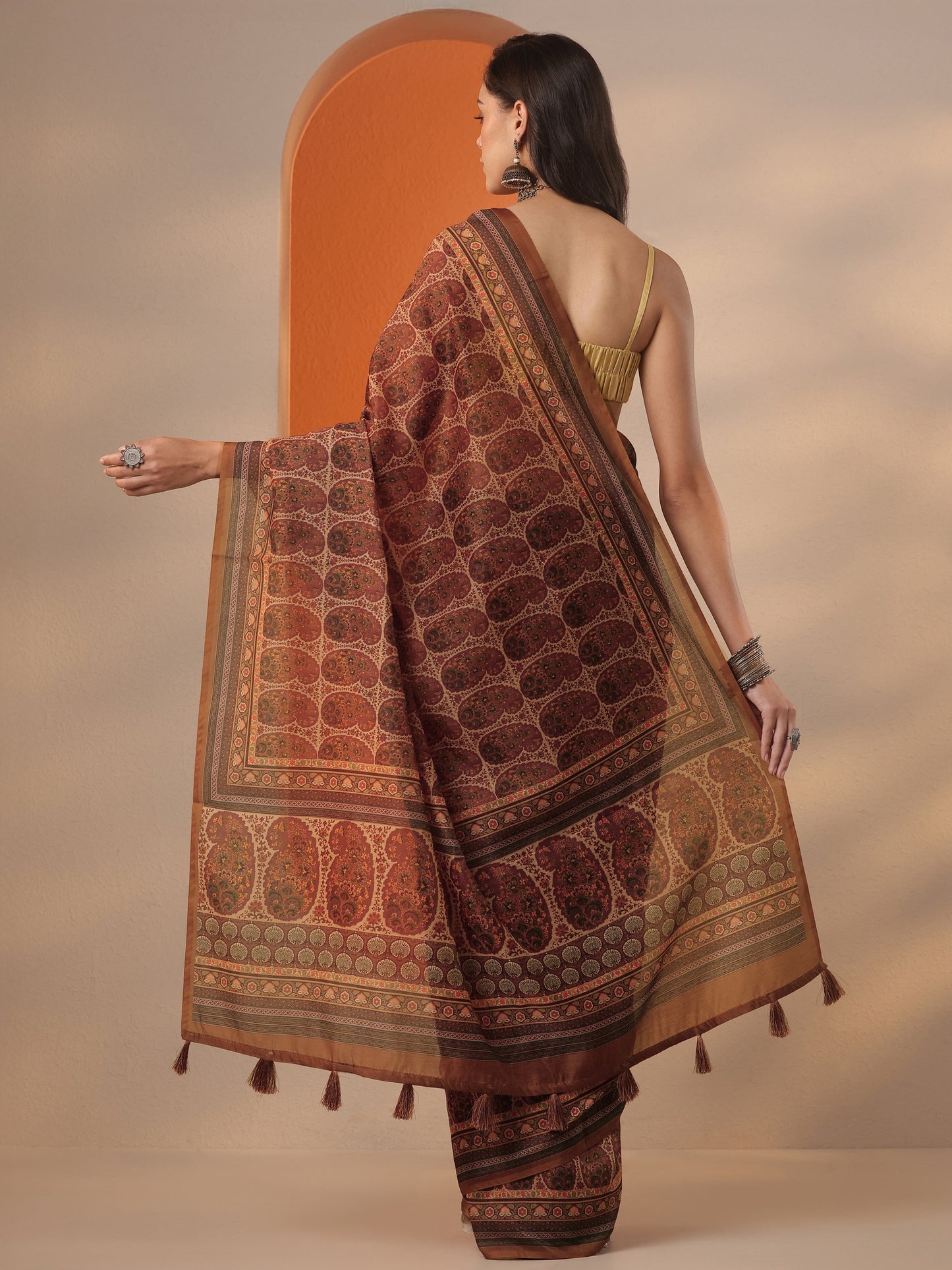 Brown Printed Silk Blend Saree With Unstitched Blouse Piece