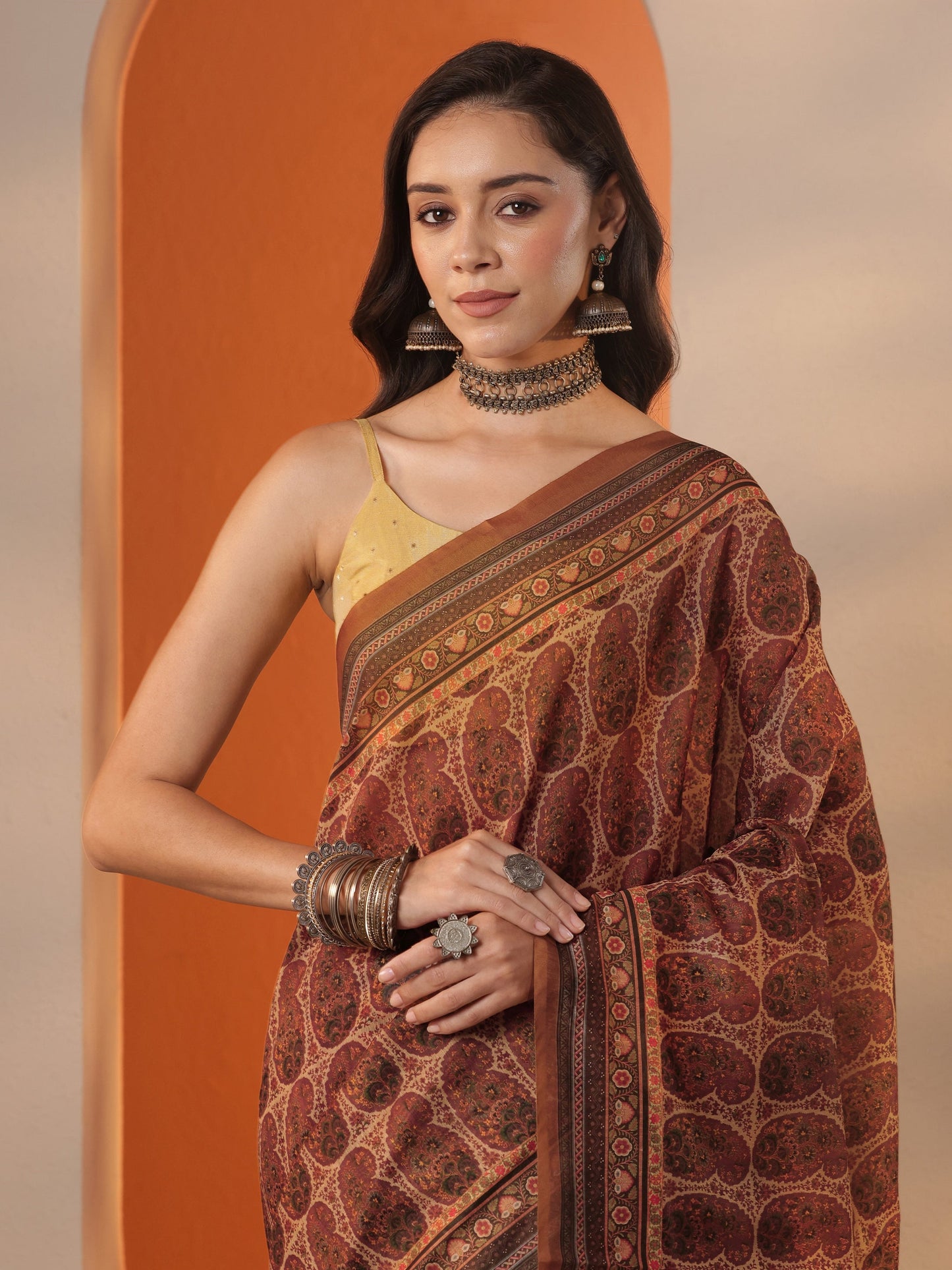 Brown Printed Silk Blend Saree With Unstitched Blouse Piece