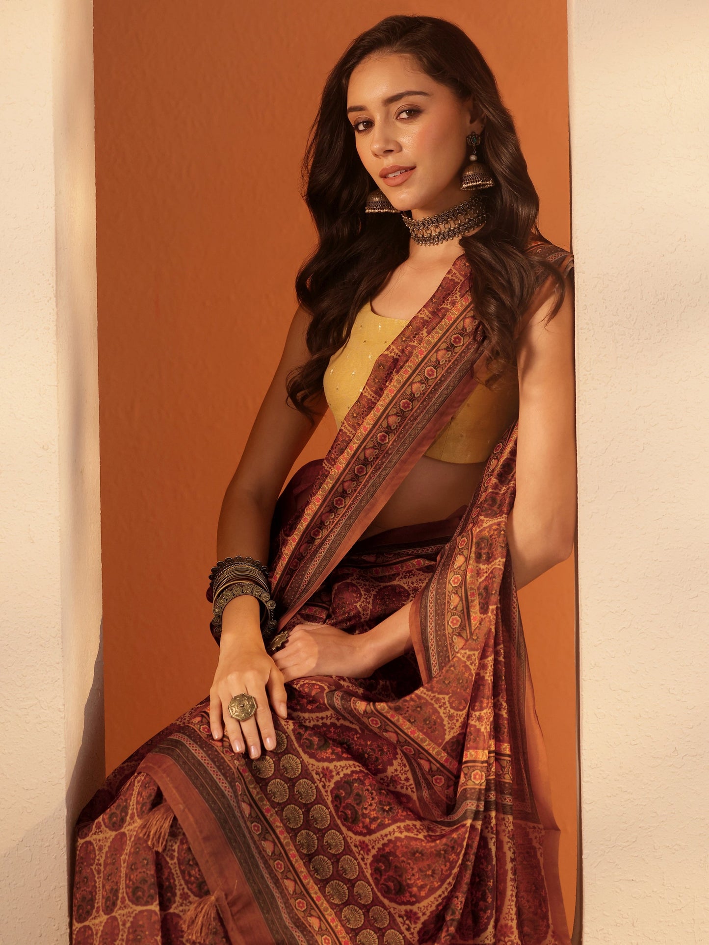 Brown Printed Silk Blend Saree With Unstitched Blouse Piece