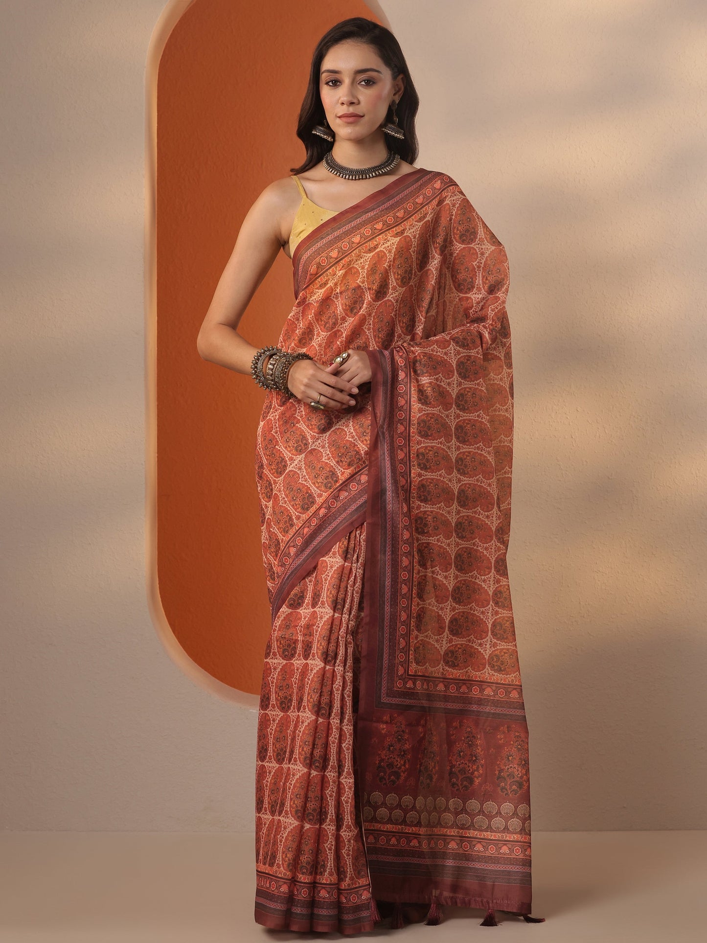 Brown Printed Silk Blend Saree With Unstitched Blouse Piece