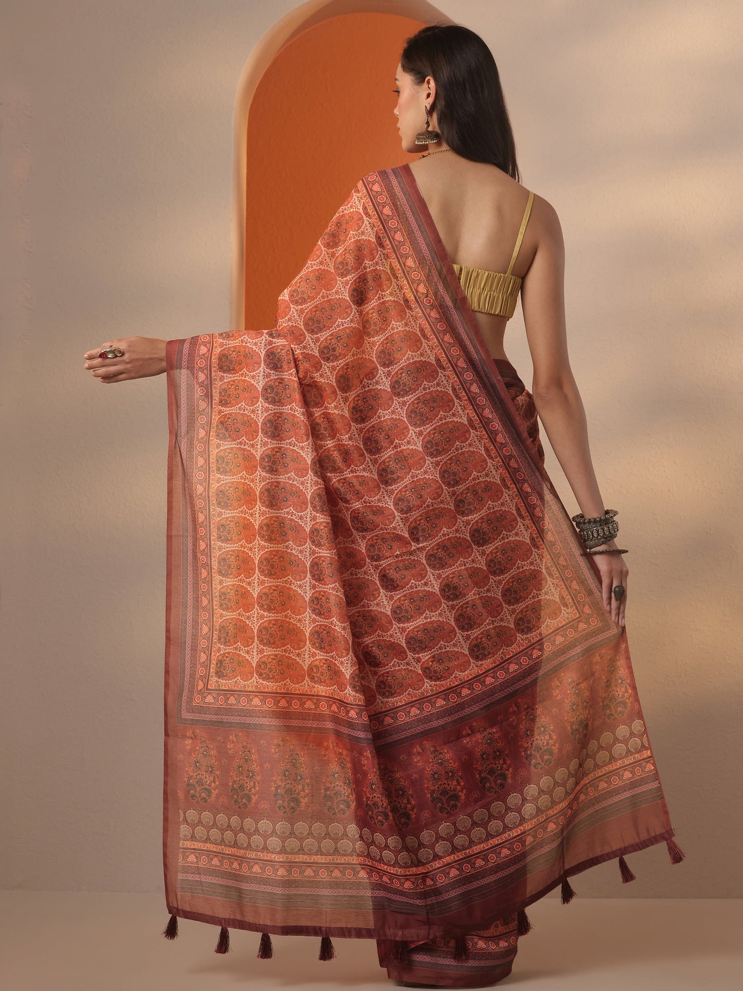 Brown Printed Silk Blend Saree With Unstitched Blouse Piece
