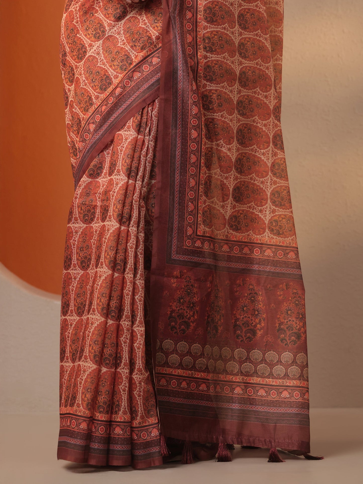 Brown Printed Silk Blend Saree With Unstitched Blouse Piece