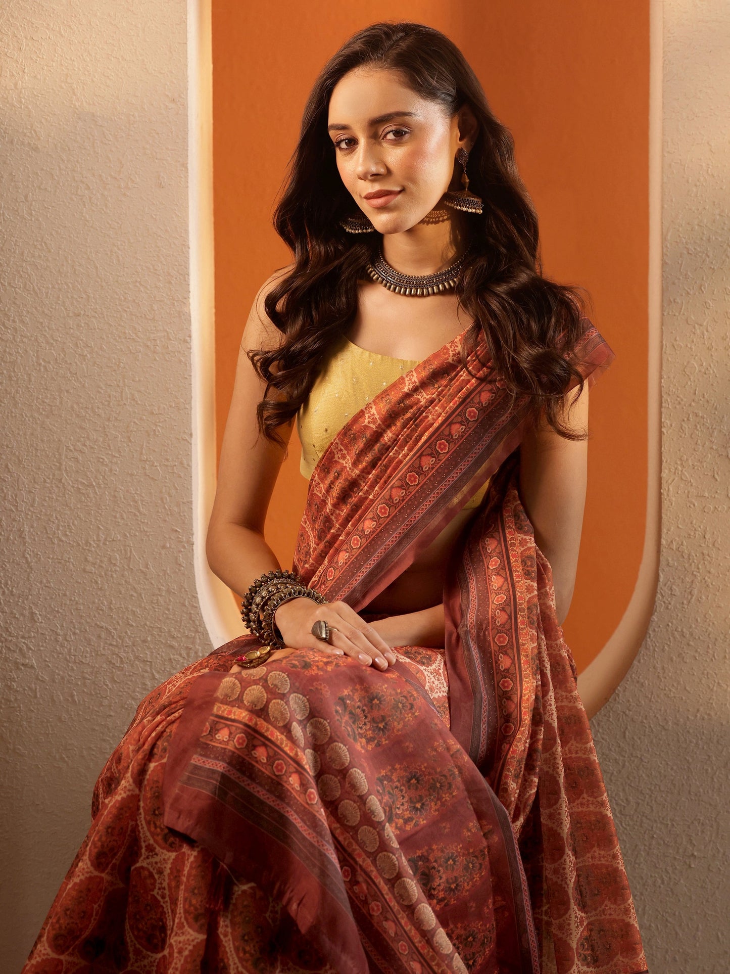 Brown Printed Silk Blend Saree With Unstitched Blouse Piece