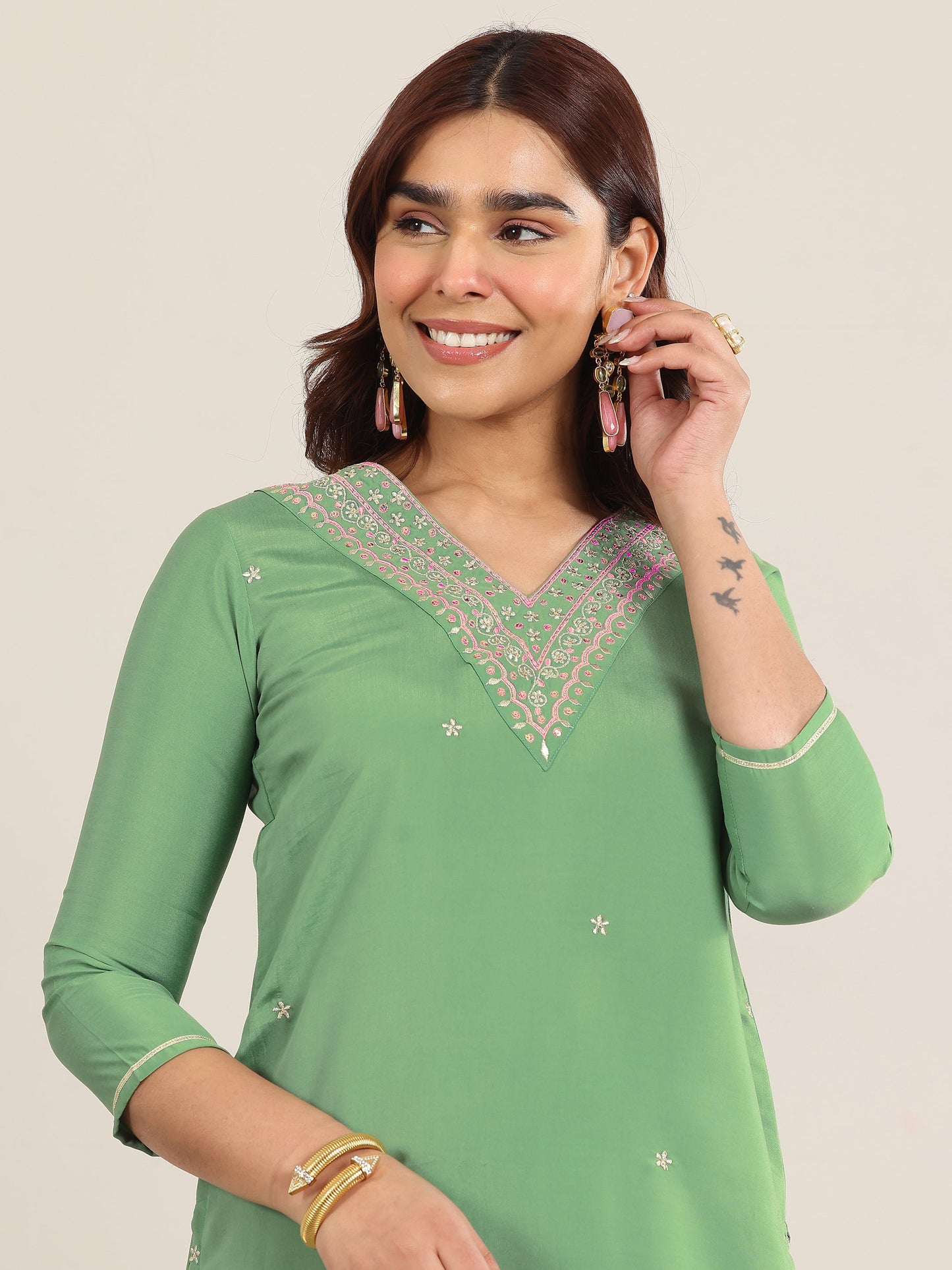 Green Embroidered Silk Blend Straight Suit With Dupatta
