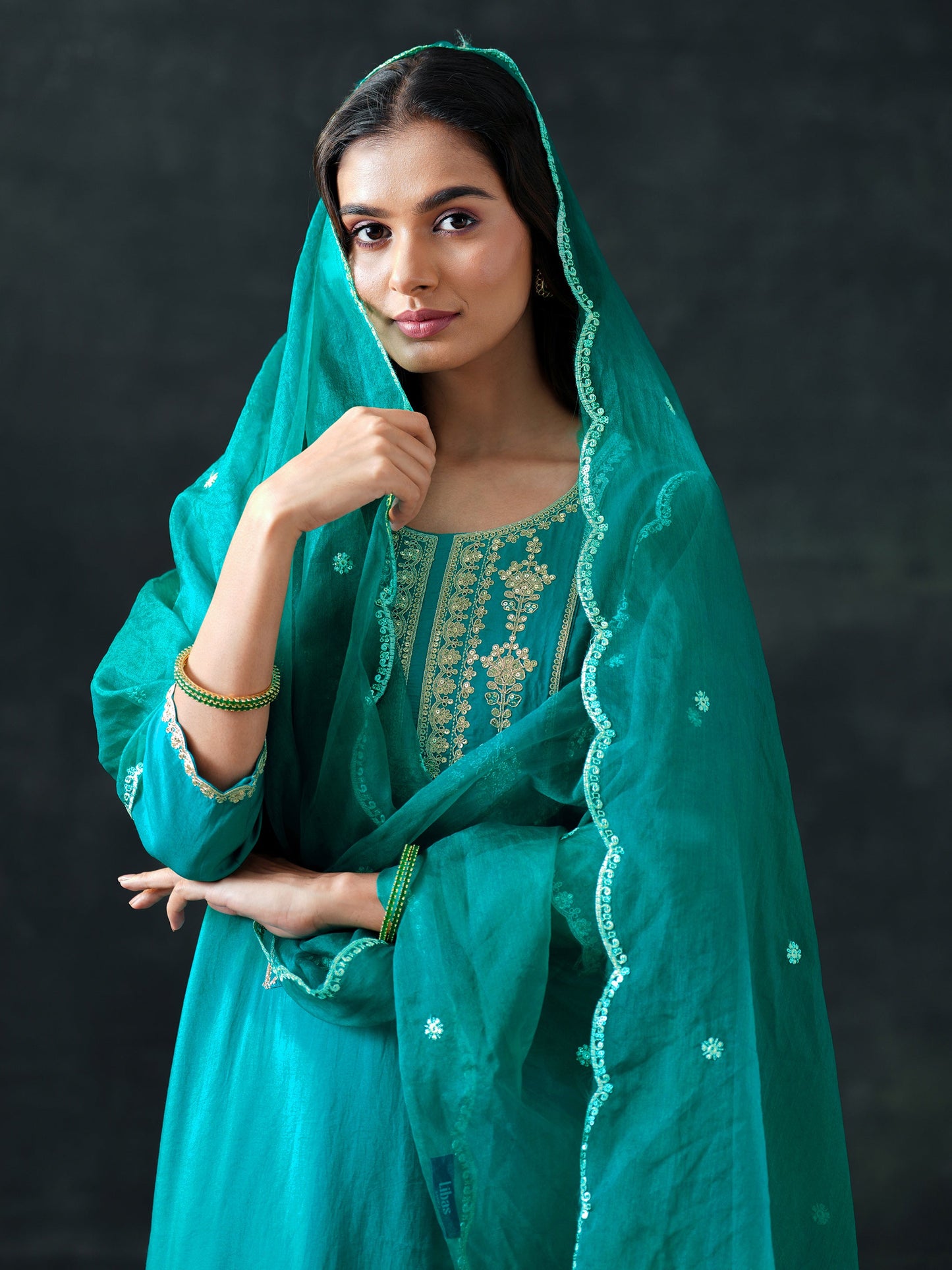 Green Embroidered Silk Blend Straight Suit Set With Dupatta