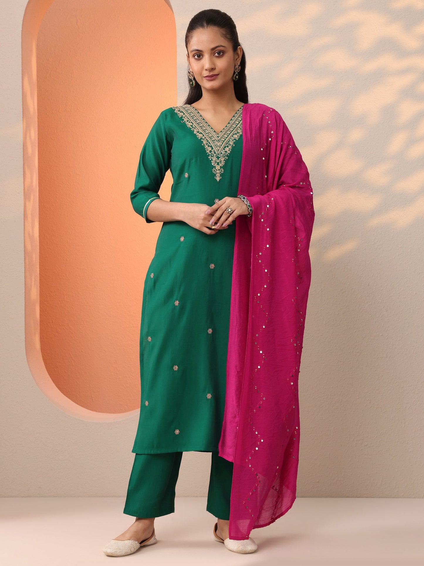 Green Embroidered Silk Blend Straight Suit Set With Dupatta